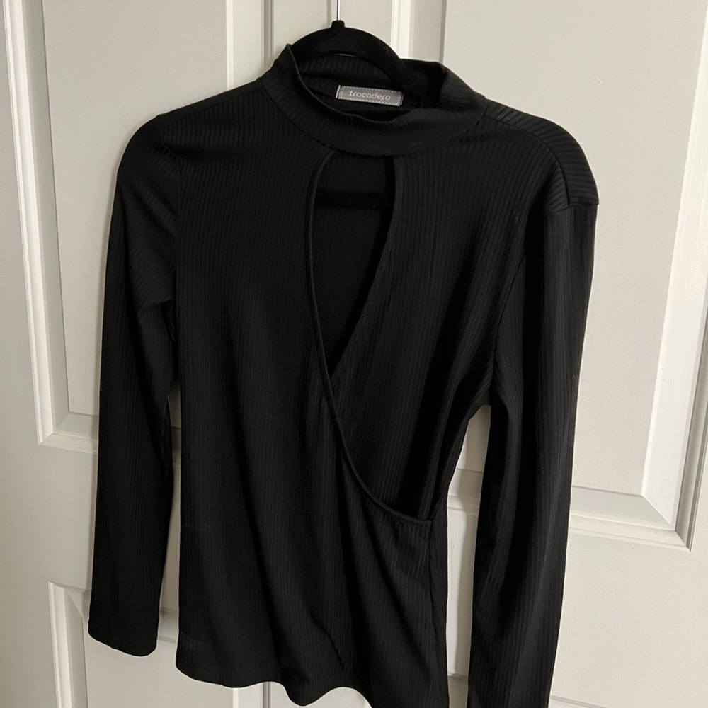 Black tracadero top with cut-out